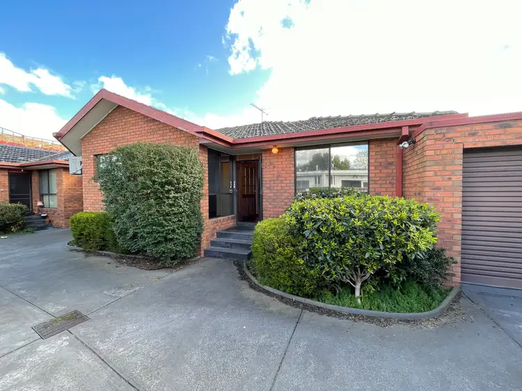 2/63 Rhodes Parade, Oak Park VIC 3046