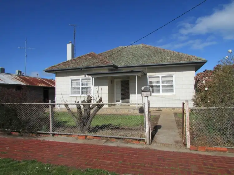 42 McCulloch Street, Donald VIC 3480