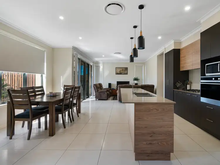 Second view of Homely unit listing, 3/14 Yarrow Close, Middle Ridge QLD 4350