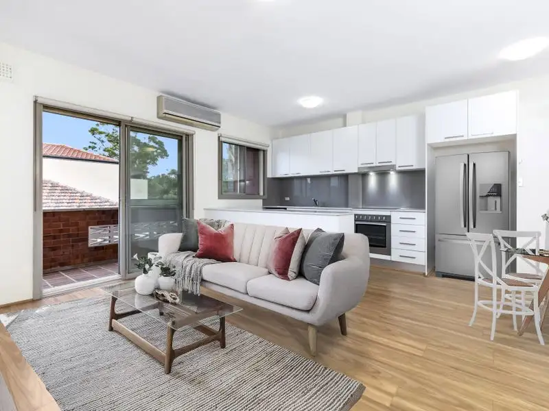 Main view of Homely unit listing, 2/52 Wentworth Avenue, Mascot NSW 2020