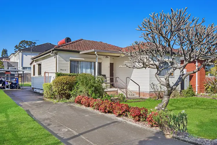 7 Rex Road, Georges Hall NSW 2198