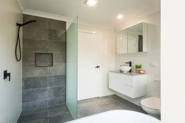13 Bennett Drive, Regents Park QLD 4118