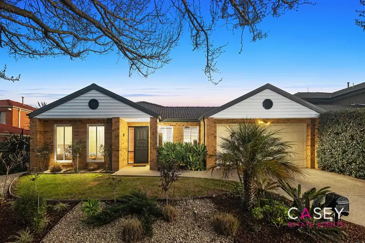 8 Club House Crescent, Cranbourne East VIC 3977