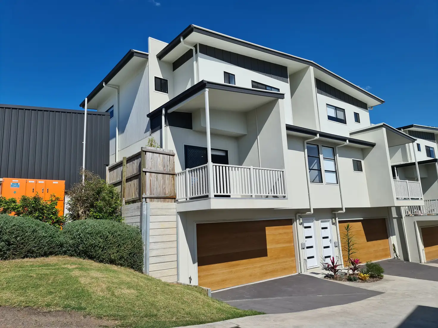 Main view of Homely townhouse listing, 1/33 Henderson Road, Everton Hills QLD 4053