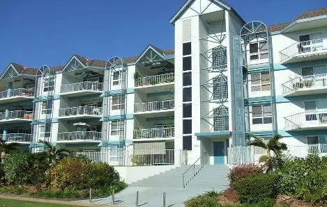 18/300 Casuarina Drive