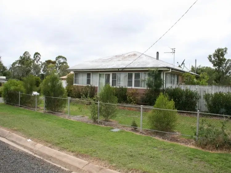 19 West Street, Oakey QLD 4401