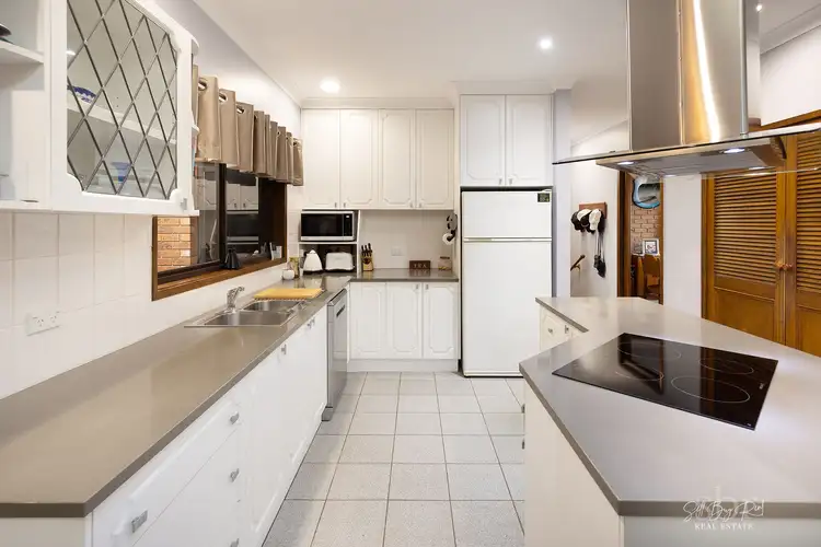 Sixth view of Homely house listing, 10 HALEY CRESCENT, Wodonga VIC 3690