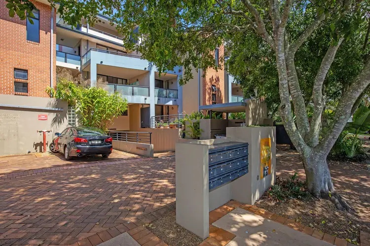Main view of Homely unit listing, 18/ISLAND TERRACES Illawong Street, Surfers Paradise QLD 4217