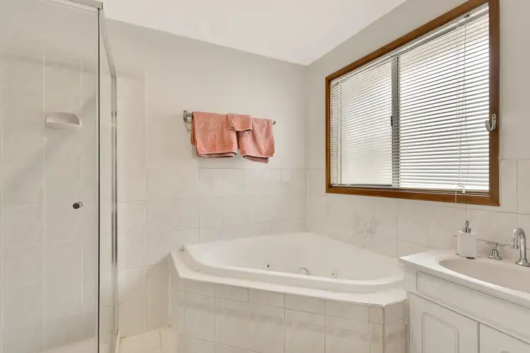 Sixth view of Homely house listing, 7 Mildura Crescent, Endeavour Hills VIC 3802