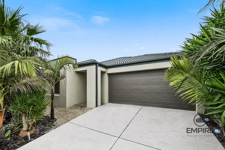 102 Glenelg Street, Clyde North VIC 3978