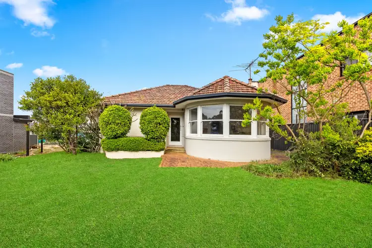 8a Yeronga Close, St Johns Park NSW 2176