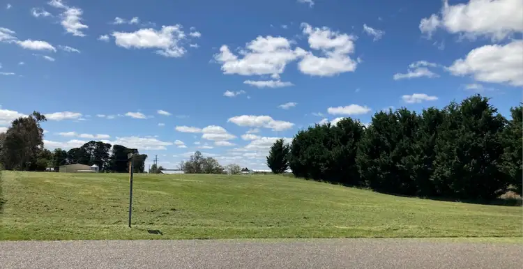 3 Glenoval Road, Lake Bathurst NSW 2580