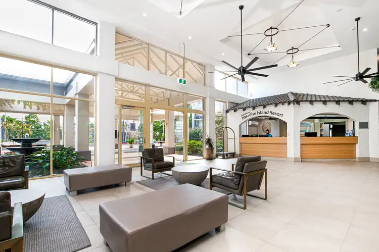 25/8 Paradise Island