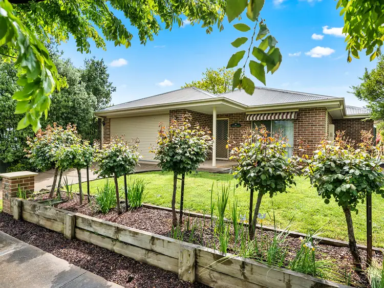 19 Cambridge Drive, Mansfield VIC 3722