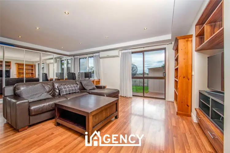 Fifth view of Homely house listing, 8 Simmonds Place, Endeavour Hills VIC 3802