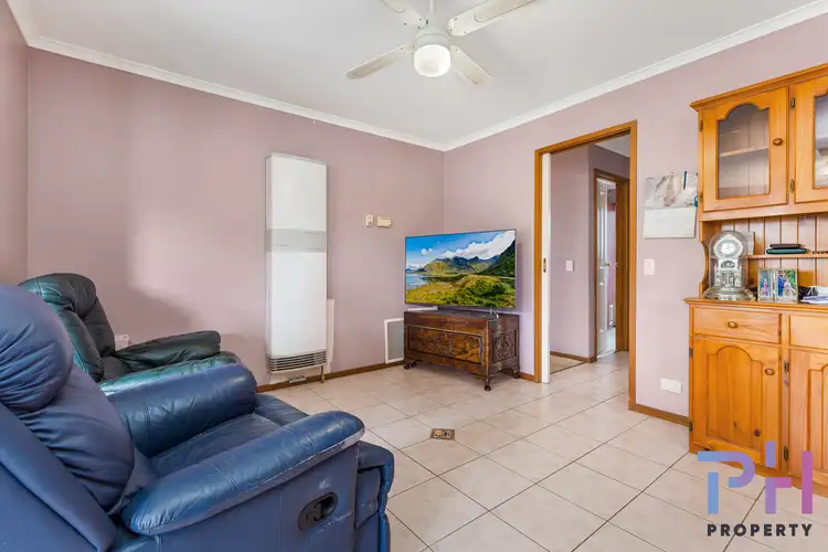 Fifth view of Homely house listing, 2 Davey Close, Flora Hill VIC 3550