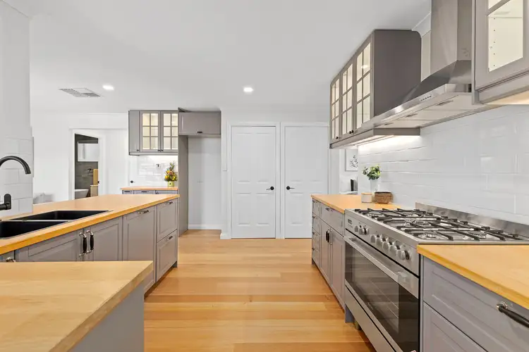9 Gravenstein Crescent, The Basin VIC 3154