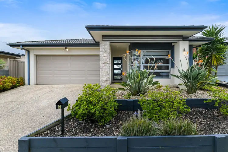 7 Villella Drive, Pakenham VIC 3810