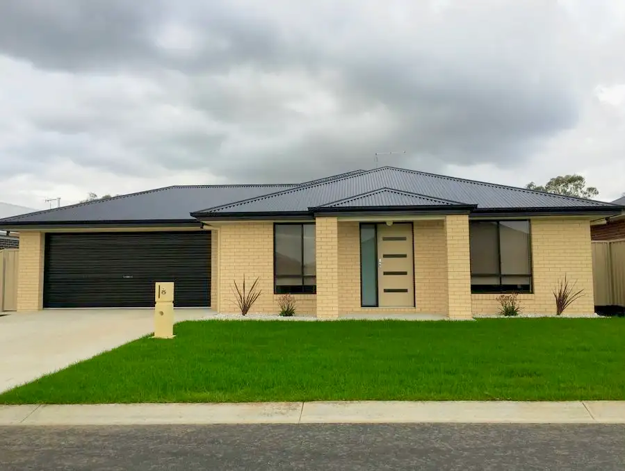 Main view of Homely house listing, 8 Derrick Street, Wodonga VIC 3690