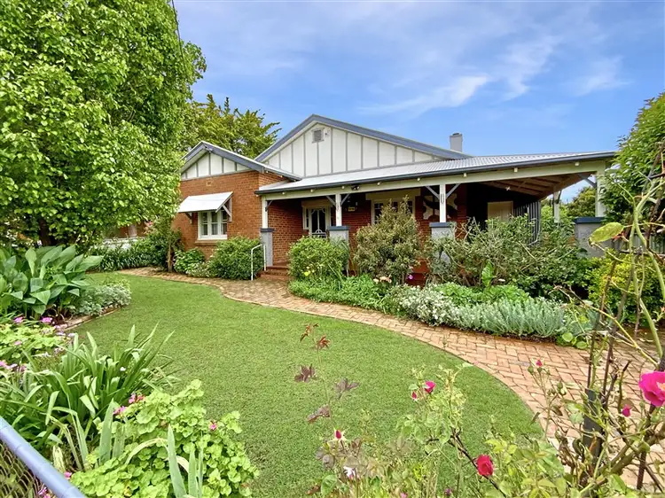 11 Johnson Street, Forbes NSW 2871