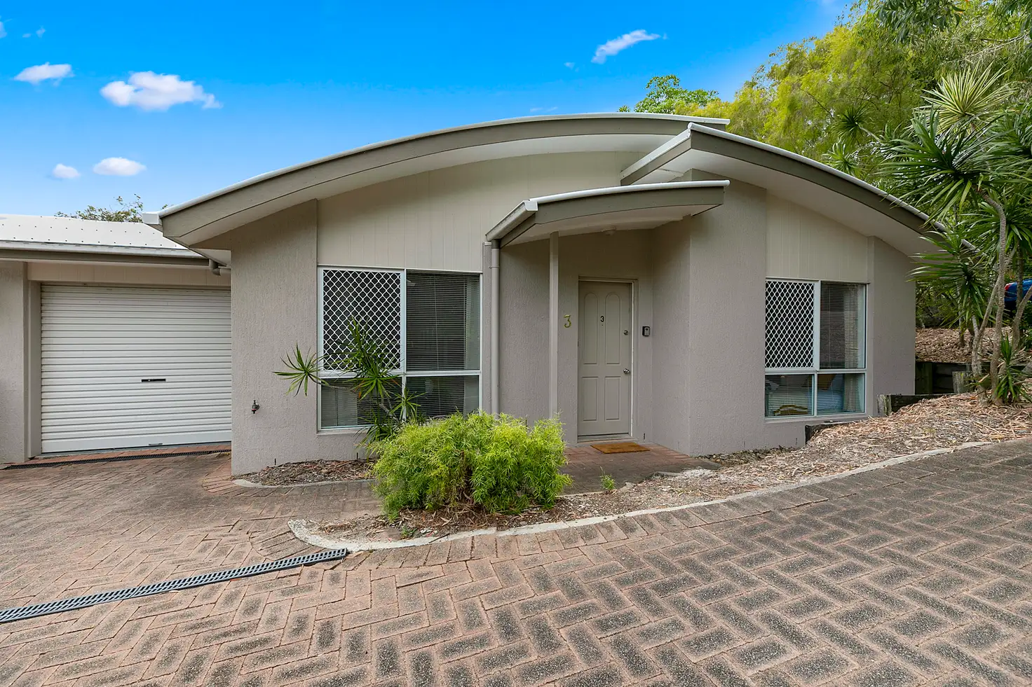 Main view of Homely semi-detached listing, 3/5 ADVANCE PLACE, Sunrise Beach QLD 4567