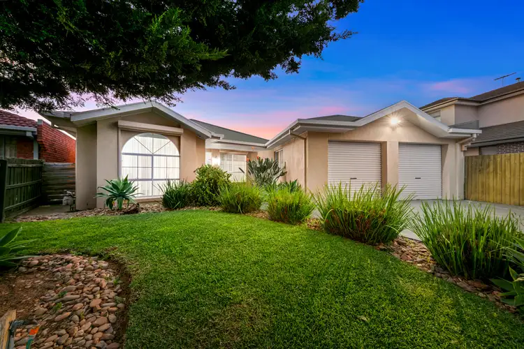 5 Bergen Close, Taylors Lakes VIC 3038