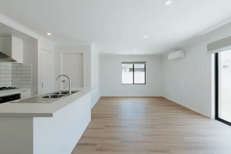 Fifth view of Homely house listing, 2 London Court, Shepparton VIC 3630