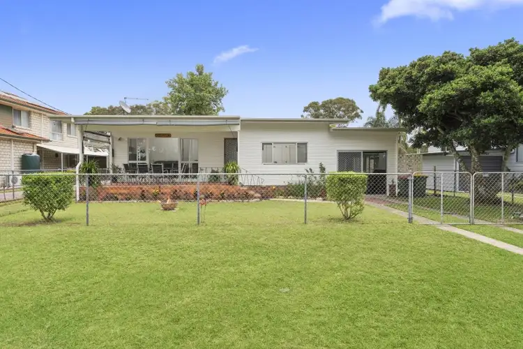 82 Esplanade, Toorbul QLD 4510