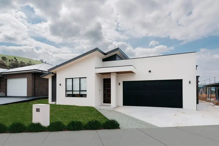 8 Edwin Oribin Street