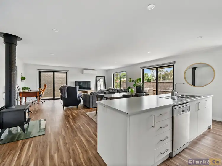 2/3 Highton Lane, Mansfield VIC 3722