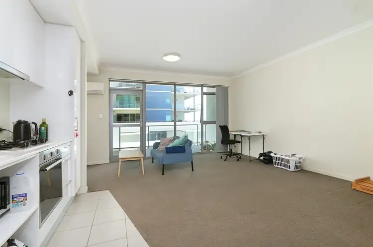 204/25 Malata Crescent, Success WA 6164