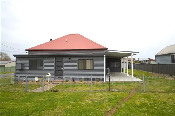 8 White Street, Guyra NSW 2365