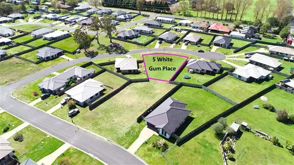 5 White Gum Place, Guyra NSW 2365