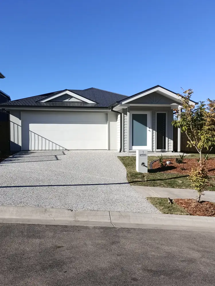 3 Sandra Circuit, Deebing Heights QLD 4306