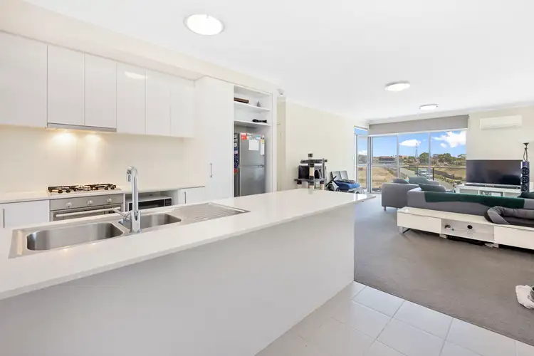211/21 Malata Crescent, Success WA 6164