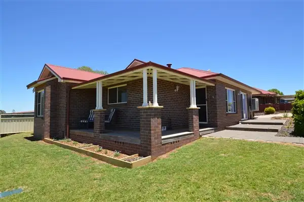 2/12 Hardinge Street, Guyra NSW 2365