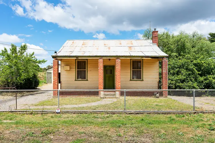 61 Main Road, Chewton VIC 3451