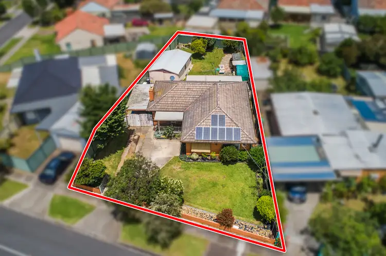 1 Runcorn Crescent, Deer Park VIC 3023