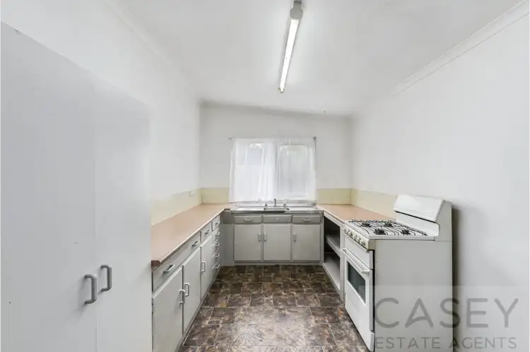Fifth view of Homely house listing, 8 Glazebury Court, Langwarrin VIC 3910