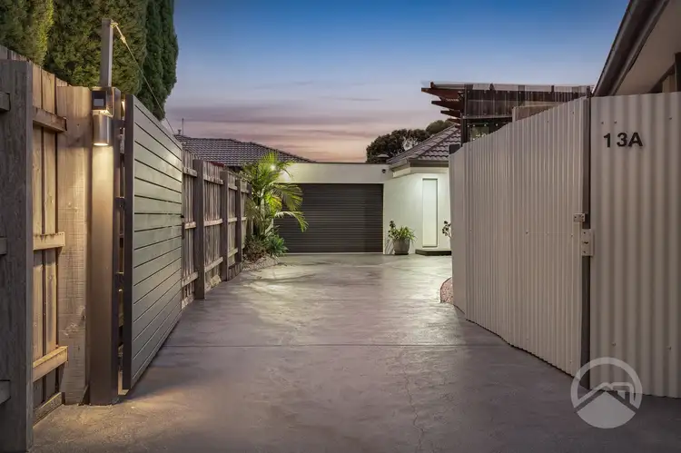 13 Amalfi Drive, Endeavour Hills VIC 3802