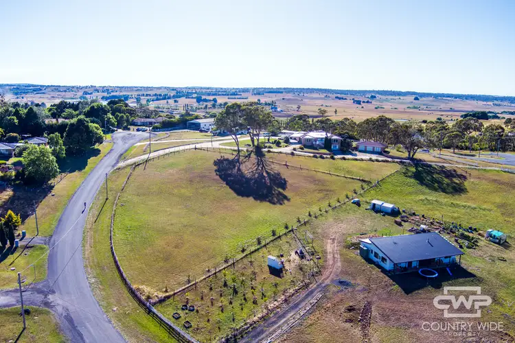 33 Robinson Avenue, Glen Innes NSW 2370