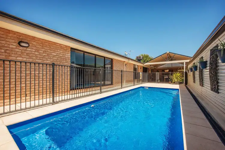 57 Dunne Crescent