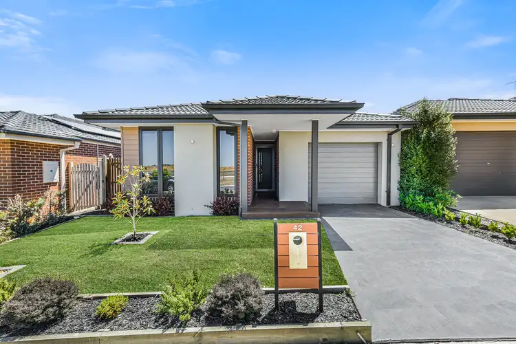 42 Picnic Avenue, Clyde North VIC 3978