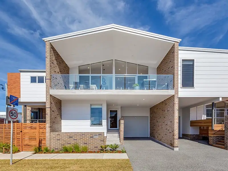 Main view of Homely townhouse listing, 2/8A Annie Street, Wickham NSW 2293