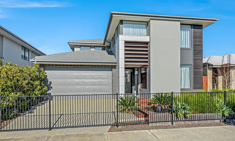 10 Observatory Street, Clyde North VIC 3978