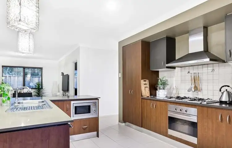 Fifth view of Homely house listing, 10 Geranium Court, Berwick VIC 3806