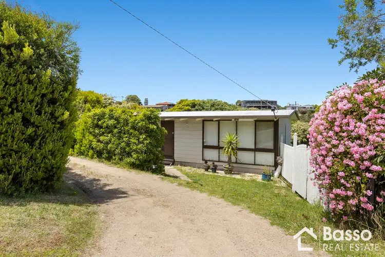 2 Grandview Ave, Rye VIC 3941