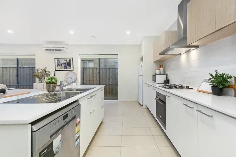 6 Elland Road, Clyde North VIC 3978