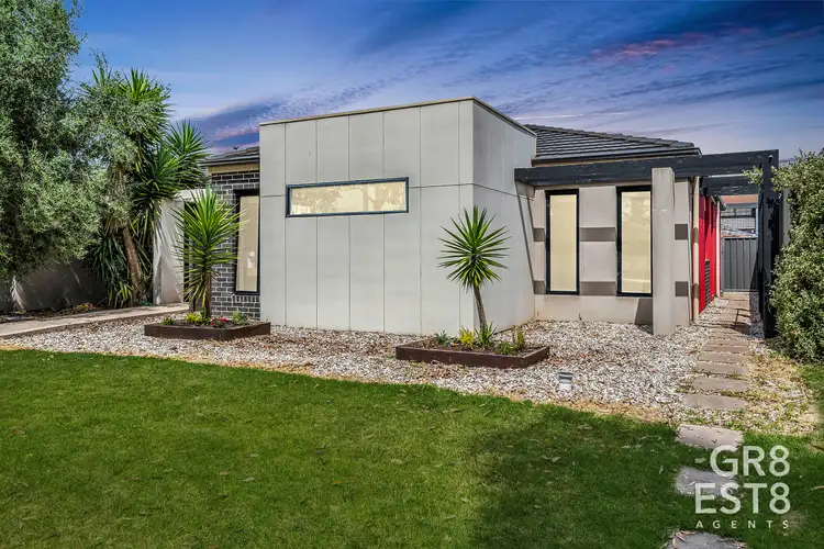 16 Frogmore Lane, Cranbourne North VIC 3977