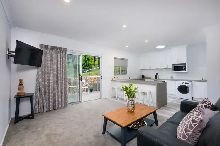 Fourth view of Homely serviced apartment listing, 4/17 Yalandra Court, Albury NSW 2640